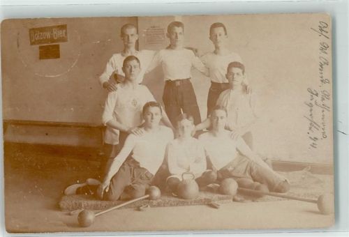 14712 O1830 Rathenow 1916 - Gruppenfoto Sportler Hanteln Emailleschild Bölzow Bier Ort handschriftlich