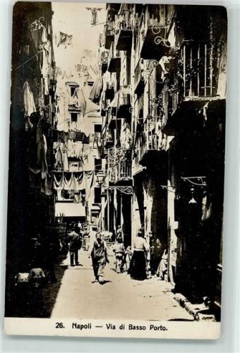 Napoli Via di Basso Porto