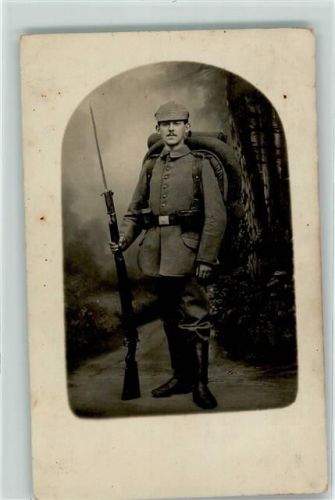 Soldat in voller Montur Atelier Foto Kultruff Photograph Anstalt Konstanz
