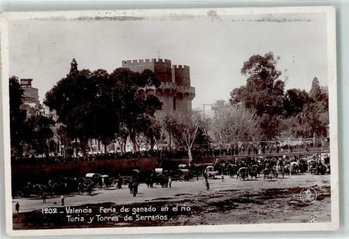Valencia Feria de ganado en el rio Turia y Torres de Serranos