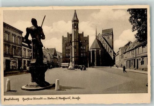 Perleberg Perleberger Roland mit Rathaus und St. Jacobi Kirche