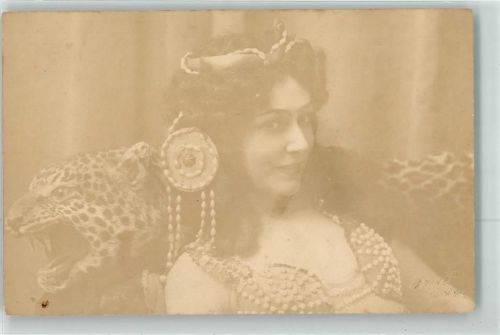 Leopard Frau