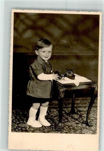 1955 Kleinkind will telefonieren