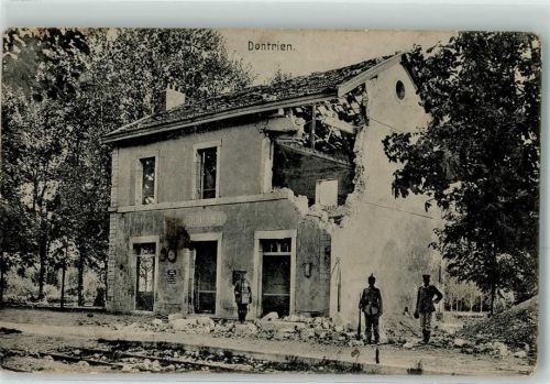 Dontrien Zerstörtes Haus Soldaten Gewehr Krieg Ruine
