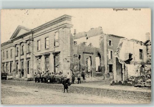 Vigneulles 1915 Mairie Soldaten Kind Trümmer Zerstörung Krieg