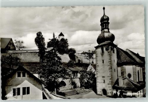 Neuhaus Pfarrkirche mit Kriegerdenkmal