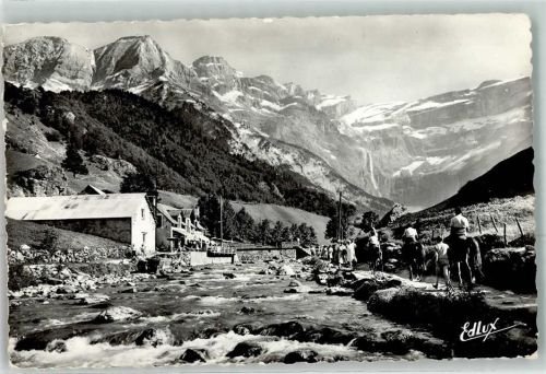 Gavarnie le Cirque le Cave et la Chaumiere