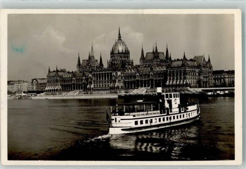 Budapest Parlament Dampfschiff