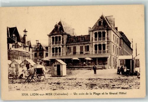 Lion-sur-Mer Un coin de la Plage et le Grand Hotel