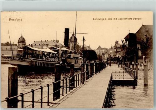 Konstanz Landungs Brücke mit abgehenden Raddanpfer