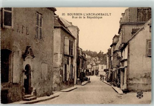 Bourbon-l'Archambault Rue de la Republique