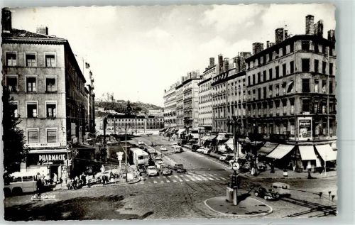 Lyon Place Gabriel Peri et Cours Cambetta Apotheke Auto Omnibus 2 CV Citroen
