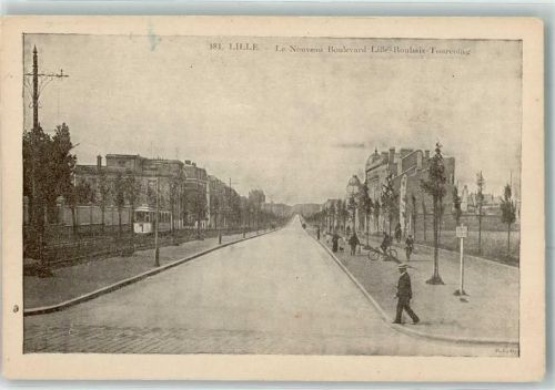 Lille le Nouveau Boulevard Lille Roubaix Toureoing Straßenbahn Fahrrad