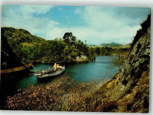 Binnenschiff The pleasure-steamer Sir Walter Scott moored at the pier on Loch Katrine in Rob Roys Country