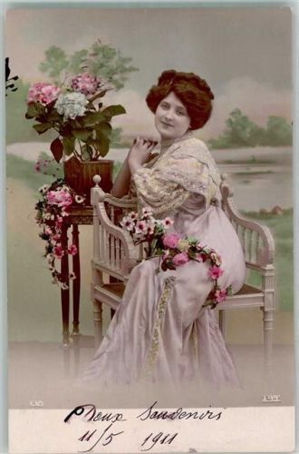 1911 Frauenschönhedit Rosen Studiokulisse Interieur Jugendstil handkoloriert