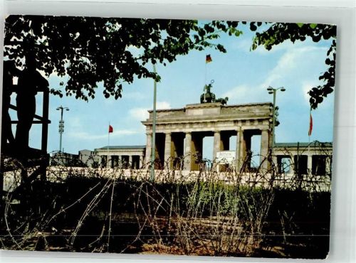 Berlin Mitte Brandenburger Tor mit Mauer u. Stacheldraht