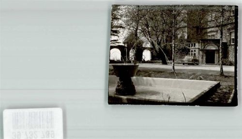 Schwalenberg Hof und Brunnen der Burg Schwalenberg Foto Original aus Archiv eines Ansichtskartenverlags Ort handschriftlich