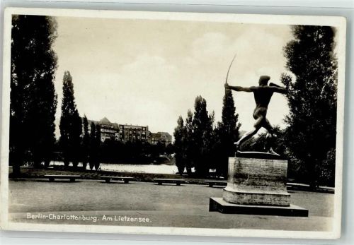 Charlottenburg Bogenschütze am Lietzensee