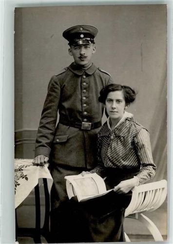 Soldat Uniform Frau Buch lesen
