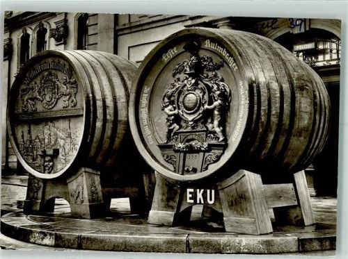 Kulmbach Bierfässer vor dem Rathaus Wappen EKU Polizei