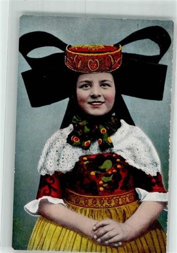Junge Frau in einer bunten Volkstracht Verlag J. Kuhlmann Nr. 33
