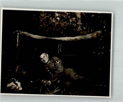 1927 Gefreiter der Reichswehr in Uniform im Biwak