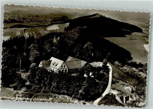 Eversberg Fliegeraufnahme Turn- und Schützenhalle