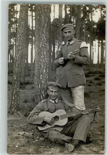 Grafenwöhr 1925 Zwei Landser des Musikzuges mit Laute und Gitarre Ort handschriftlich