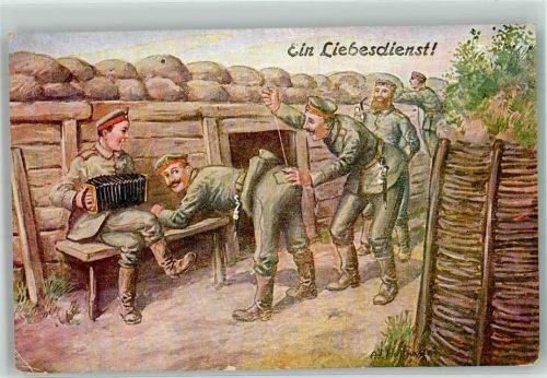1917 Ein Kamerad näht einem deutschen Landser im Schützengraben den Hosenboden Uniform Ziehharmonika Pfeife Humor WSSB Nr. 5378 Feldpost