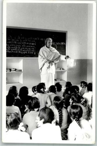 Schule Tracht Mission
