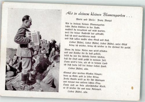 Landser mit einem Akkordeon Text des Liedes Als in deinem kleinen Blumengarten von Franz Menzel Fotograf Horst Frege Verlag Robert Franke