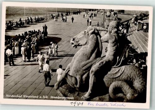 Westerland 1941 Strandpromenade mit Skulptur Triton auf dem Hippokamen
