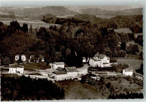 Bad Adelholzen Fliegeraufnahme des Ortes mit Krankenhaus Kurhaus Foto Original aus Archiv eines Ansichtskartenverlags Ort handschriftlich