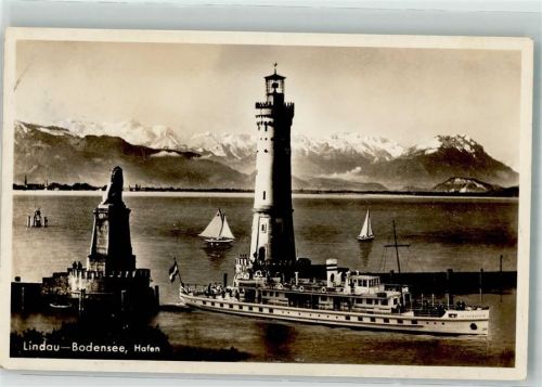 Lindau Fahrgastdampfer Hafeneinfahrt Leuchtturm Löwe