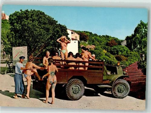 Nackte werden mit einem Jeep zum Strand auf der Ile du Levant gebracht FKK Foto AK