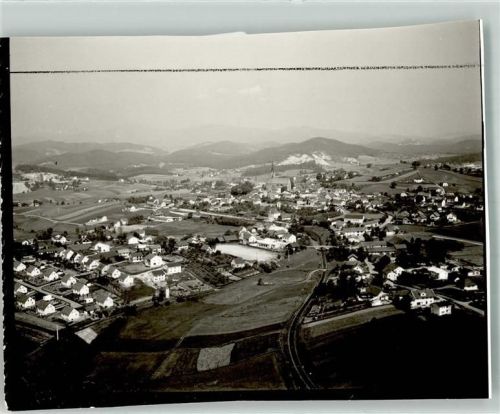 Tittling Fliegeraufnahme vom Ort mit der Pfarrkirche St. Vitus Foto Original aus Archiv eines Ansichtskartenverlags Ort handschriftlich Farbstrich im Bild