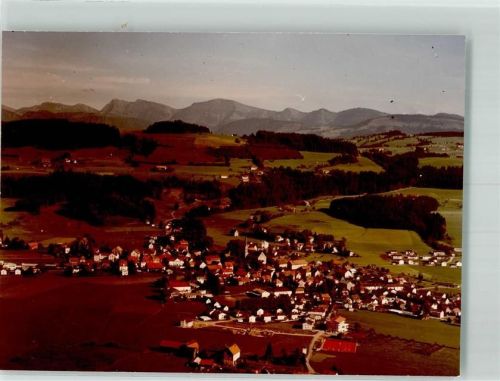 Weiler-Simmerberg Fliegeraufnahme des Ortes mit der Kirche Sankt Blasius Foto Original aus Archiv eines Ansichtskartenverlags Ort handschriftlich