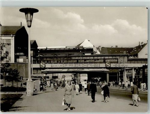 Berlin Mitte Bahnhof Friedrichstrasse Omnibus
