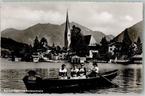 Rottach-Egern Ruderboot mit Frauen in Tracht auf dem Tegernsee vor der St. Laurentius Kirche Verlag Bayernland Nr. 6305