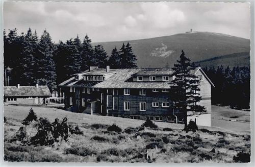 Torfhaus Jugendherberge mit Blick zum Brocken