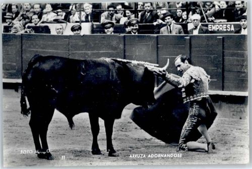 Arruza Adornandose