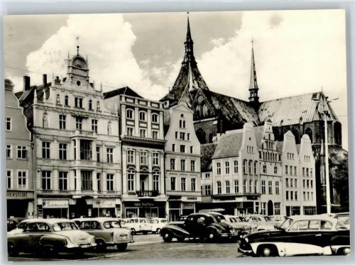 Rostock Giebelwand Thälmannplatz mit Marienkirche, Autos