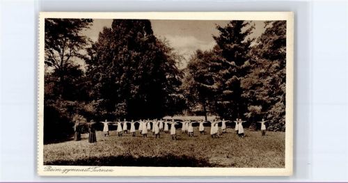 97357 W8718 Kirchschönbach - Marienhaus, Mädchen beim gymnastischen Turnen