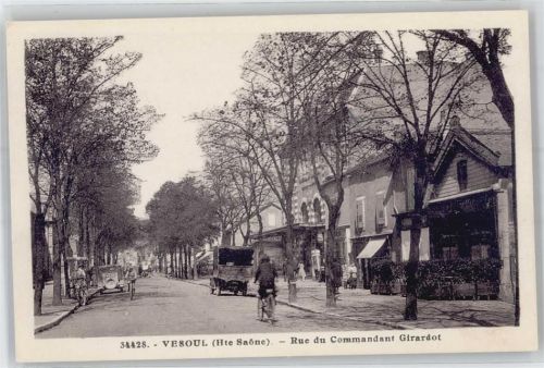 70000 Vesoul - Rue du Commandant Girardot Auto Fahrrad