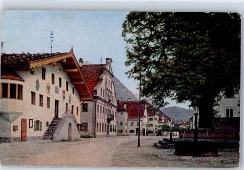 Reutte Hauptstrasse Rathaus historische Linde