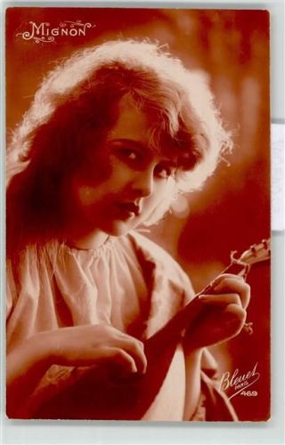 Frau mit Mandoline