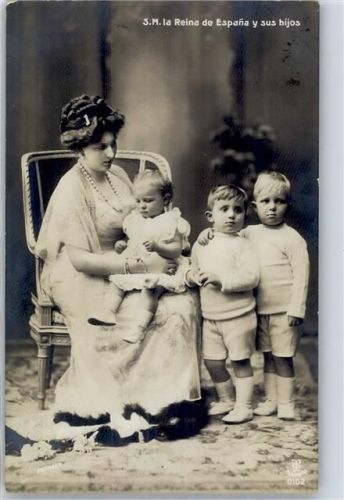 1911 Königin Victoria Eugenie mit Kinder