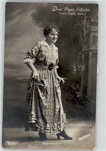 Berlin Mitte Madeleine, Magda Drei Paar Schuhe Thalia-Theater
