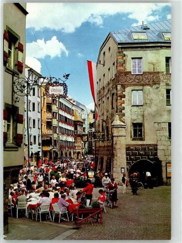 Innsbruck Altstadt Herzog Friedrich Straße mit goldenem Dachl