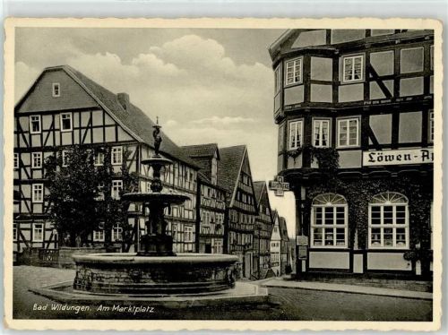 Bad Wildungen Am Marktplatz Löwen Apotheke Brunnen
